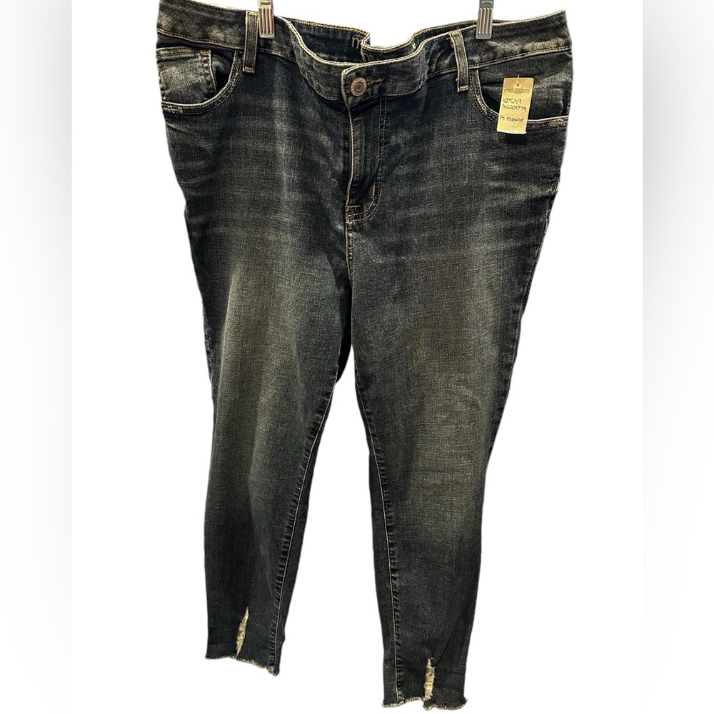 M Jeans By Maurices Mid Fit Lightly‎ Distressed Jeans raw hem Sz 14 Regular